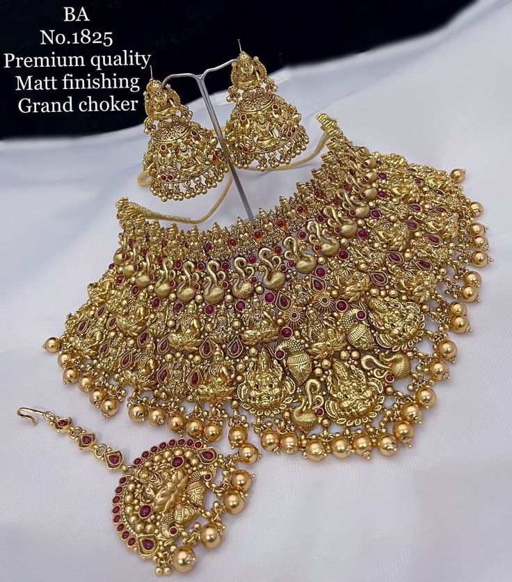 Naari Gold Finishing Grand Chocker Super Set