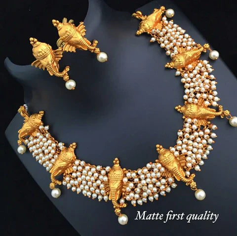 Naari Gold ganesh necklace set.